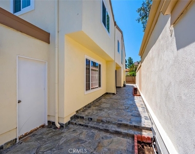 53 Willow Tree Ln - Photo Thumbnail 3