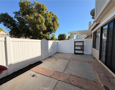 21172 Serra Vista - Photo Thumbnail 16