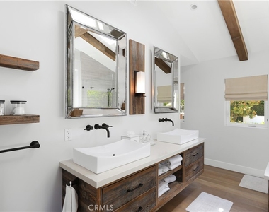 527 Seaward Road - Photo Thumbnail 12