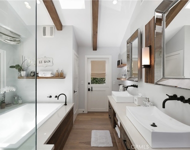 527 Seaward Road - Photo Thumbnail 9