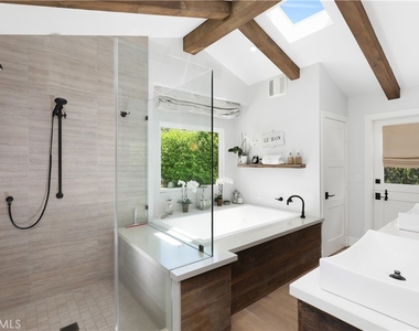 527 Seaward Road - Photo Thumbnail 10