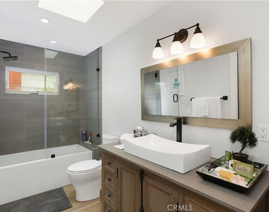 527 Seaward Road - Photo Thumbnail 16