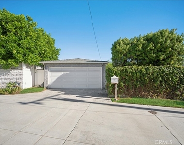 421 Catalina - Photo Thumbnail 11