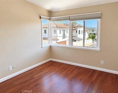 3708 1/2 Ocean Boulevard - Photo Thumbnail 10