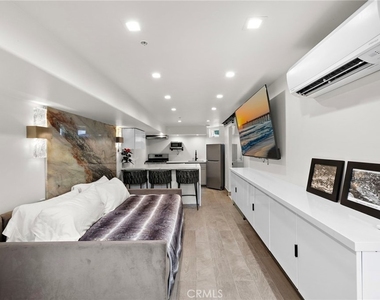 2699 Solana Way - Photo Thumbnail 7