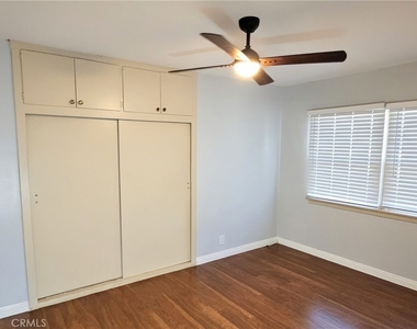 755 W Foothill - Photo Thumbnail 5