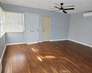 755 W Foothill - Photo Thumbnail 3