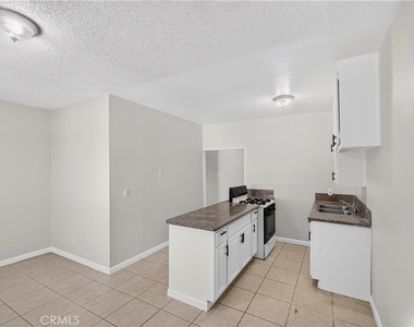 3390 Lime Street - Photo Thumbnail 7
