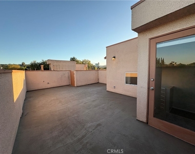 5060 Kester Avenue - Photo Thumbnail 21