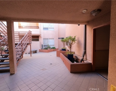 5060 Kester Avenue - Photo Thumbnail 33