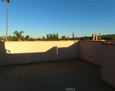 5060 Kester Avenue - Photo Thumbnail 25