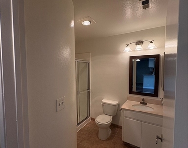 5060 Kester Avenue - Photo Thumbnail 14