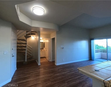 5060 Kester Avenue - Photo Thumbnail 15