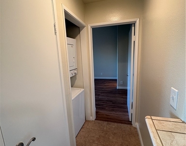 5060 Kester Avenue - Photo Thumbnail 11