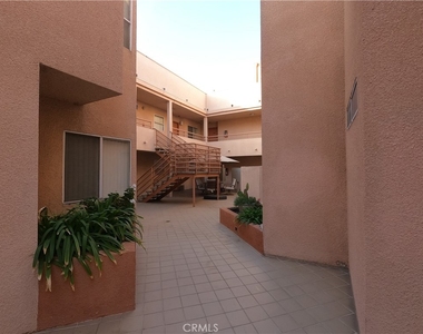 5060 Kester Avenue - Photo Thumbnail 34