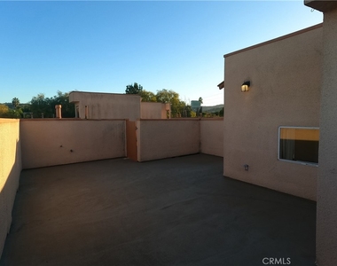5060 Kester Avenue - Photo Thumbnail 22