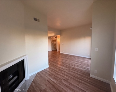 5060 Kester Avenue - Photo Thumbnail 3