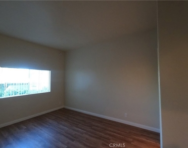 5060 Kester Avenue - Photo Thumbnail 5