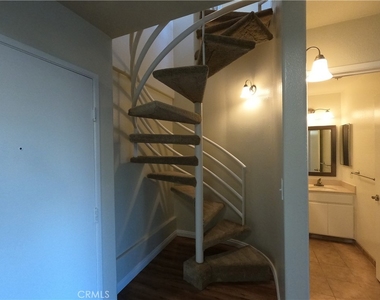5060 Kester Avenue - Photo Thumbnail 19