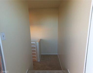 5060 Kester Avenue - Photo Thumbnail 20