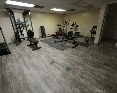 5060 Kester Avenue - Photo Thumbnail 36