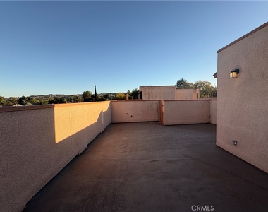 5060 Kester Avenue - Photo Thumbnail 24