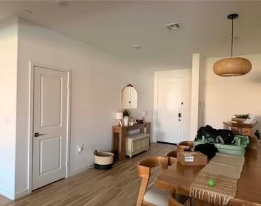 26178 Mission Mission Road - Photo Thumbnail 6