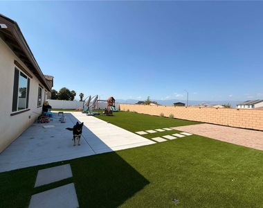 26178 Mission Mission Road - Photo Thumbnail 11