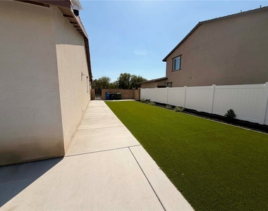 26178 Mission Mission Road - Photo Thumbnail 13