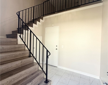 121 Wiseman Way - Photo Thumbnail 2