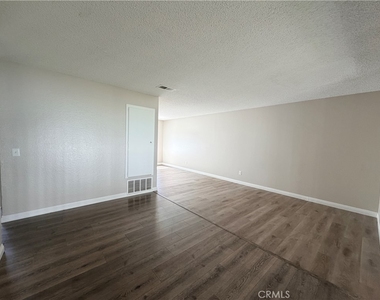 121 Wiseman Way - Photo Thumbnail 3