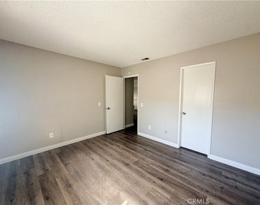 121 Wiseman Way - Photo Thumbnail 12