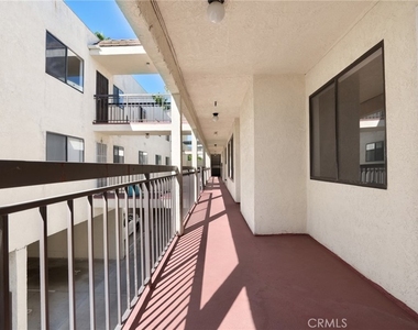 814 E Windsor Road - Photo Thumbnail 2