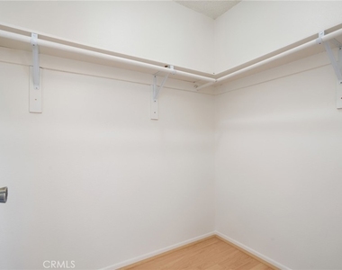 814 E Windsor Road - Photo Thumbnail 22