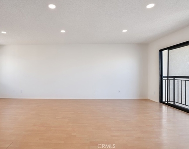 814 E Windsor Road - Photo Thumbnail 9