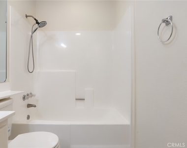 814 E Windsor Road - Photo Thumbnail 16