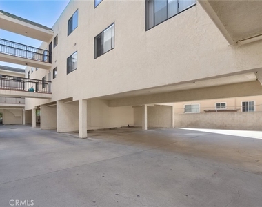 814 E Windsor Road - Photo Thumbnail 26