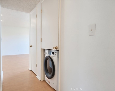 814 E Windsor Road - Photo Thumbnail 12