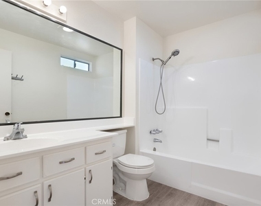 814 E Windsor Road - Photo Thumbnail 23