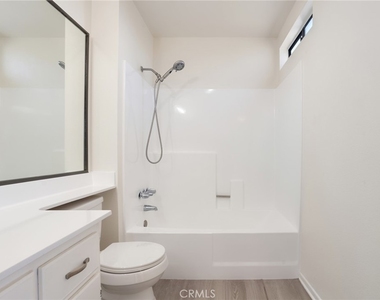 814 E Windsor Road - Photo Thumbnail 24