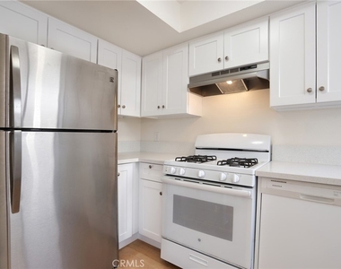 814 E Windsor Road - Photo Thumbnail 8