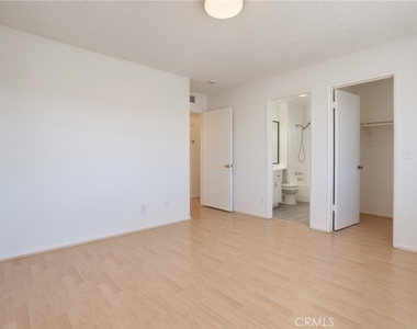 814 E Windsor Road - Photo Thumbnail 21