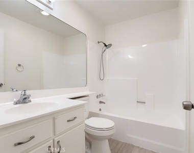 814 E Windsor Road - Photo Thumbnail 13