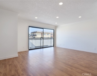 814 E Windsor Avenue - Photo Thumbnail 8