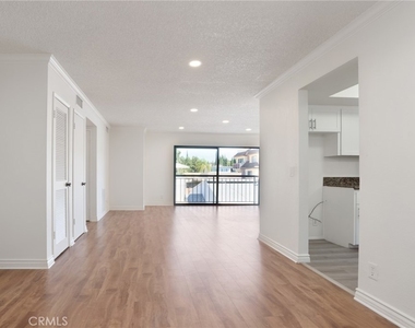 814 E Windsor Avenue - Photo Thumbnail 3