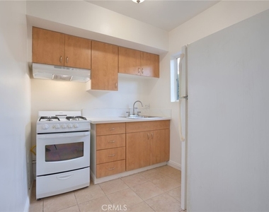 915 E Palmer Avenue - Photo Thumbnail 6