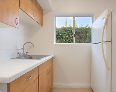 915 E Palmer Avenue - Photo Thumbnail 8