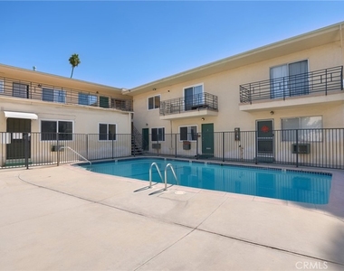 915 E Palmer Avenue - Photo Thumbnail 18