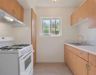 915 E Palmer Avenue - Photo Thumbnail 11