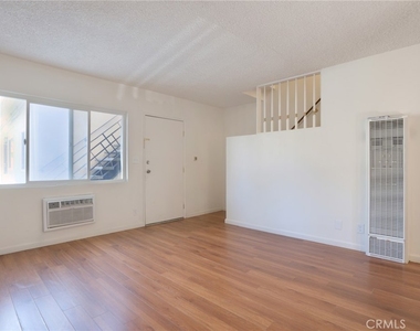 915 E Palmer Avenue - Photo Thumbnail 7